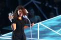 Alessia Cara parima tantsu auhinda vastu võtmas