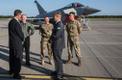 Ämarisse saabusid Briti hävitajad Eurofighter Typhoon ja relvajõudude minister Mark Lancaster.