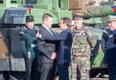 Ратас, Мэй и Макрон посетили военный городок в Тапа