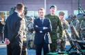 Ратас, Мэй и Макрон посетили военный городок в Тапа
