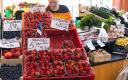 Цены эстонской клубники в Таллинне на Центральном рынке и рынке около Балтийского вокзала.