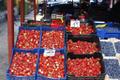 Цены эстонской клубники в Таллинне на Центральном рынке и рынке около Балтийского вокзала.