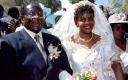 Robert Mugabe ja tema uus naine Grace abiellumas 1996.