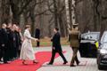 Ukraina president Volodõmõr Zelenski Eestis President Kersti Kaljulaid met Ukrainian President Volodymyr Zelensky at Kadriorg. Президент Украины Владимир Зеленский прибыл в Эстонию.