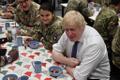 Boris Johnson Tapa sõjaväelinnakus.