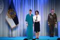 President Kersti Kaljulaid andis üle teenetemärgid. Raili Lao – õpetaja ja füsioterapeut hariduslike erivajadustega lastele Haapsalu Viigi koolis.