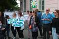 Пикет перед Рийгикогу против программы развития муниципальной системы образования Нарвы.