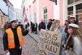 Õpilased ja tudengid üle Eesti kogunesid Stenbocki maja ette piketile, et tuletada valitsusele meelde, kui oluline on säilitada ligipääs tasuta kõrgharidusele.