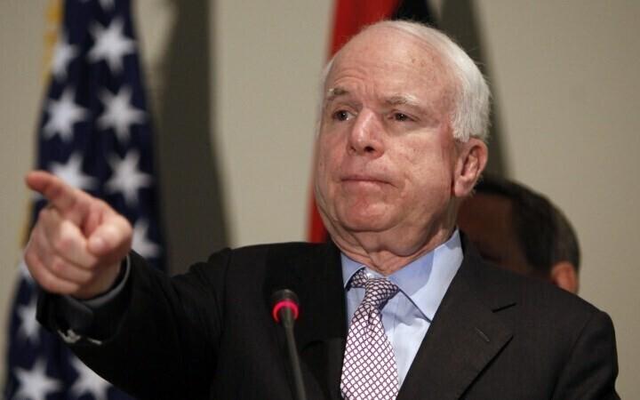 Джон Маккейн предостерегает Владимира Путина.