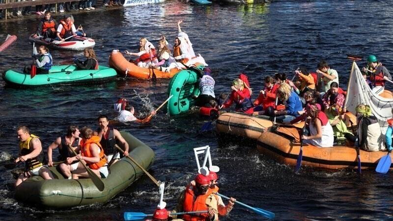 Boat rally at the 2011 Spring Student Days