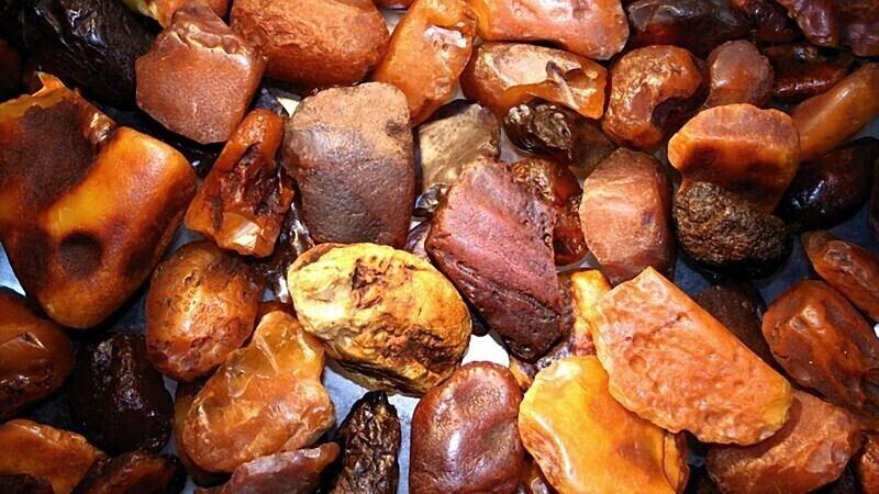 Необработанный янтарь