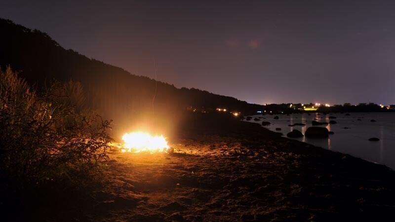 В древности такие костры разжигались, чтобы указывать путь морским судам