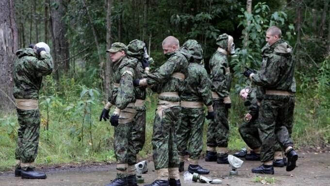 Новобранцы собирают ранцы.