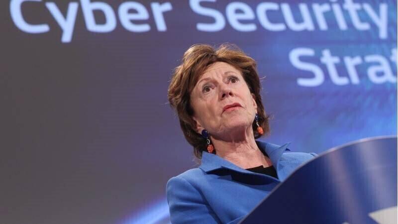 Неели Крус.