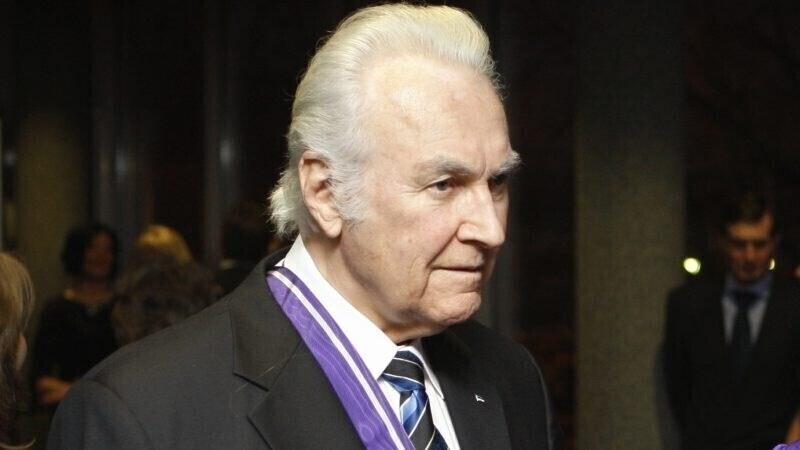 Арнольд Рюйтель был президентом Эстонии с 2001 по 2006 годы.