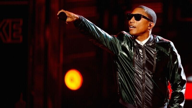 Pharrell Williams esinemas BET auhindade galal