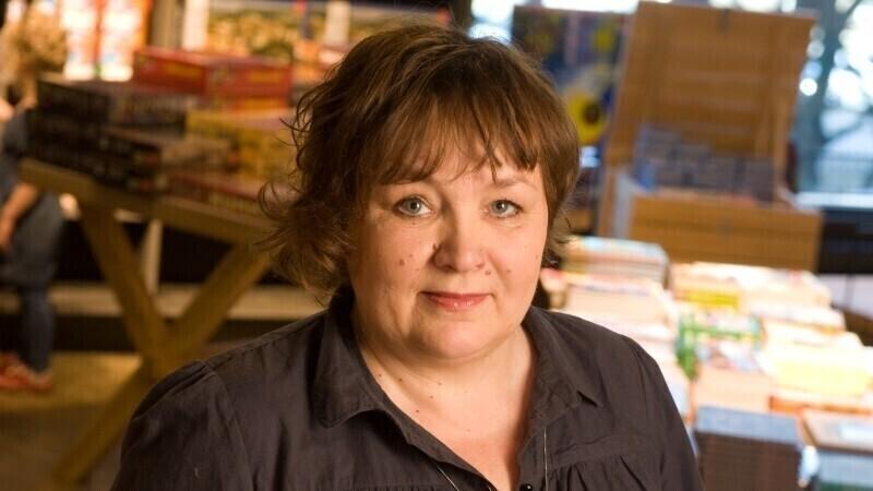 Imbi Paju on kirjanik, filmitegija, Võtikvere raamatuküla looja ja meditatiivkirjutamise õpetaja.