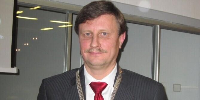 Эдуард Эаст.