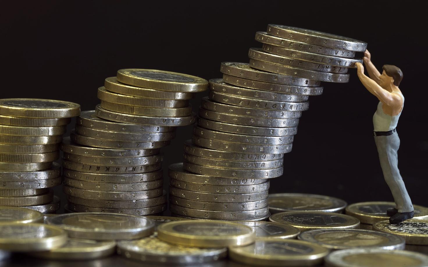 The 2016 debt burden of the private and government sectors remained unchanged compared to 2015.