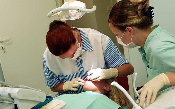 Стоматологи пока не спешат заключать договоры с Больничной кассой.