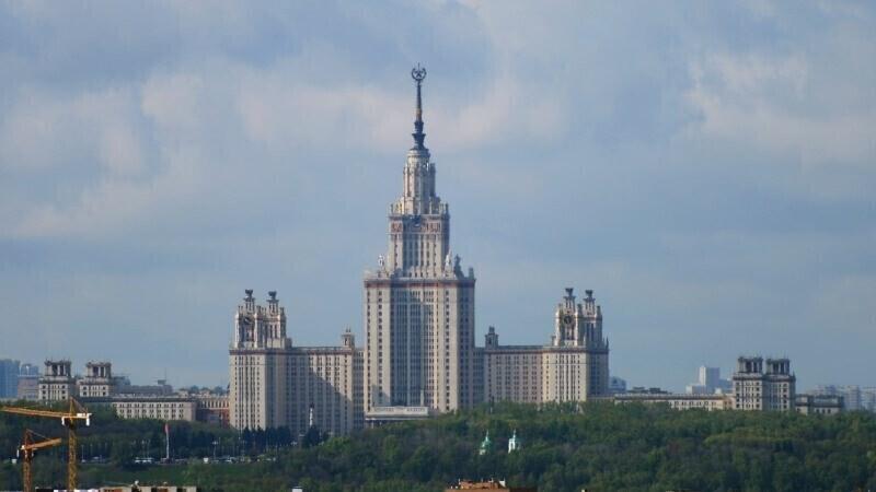 Здание МГУ.