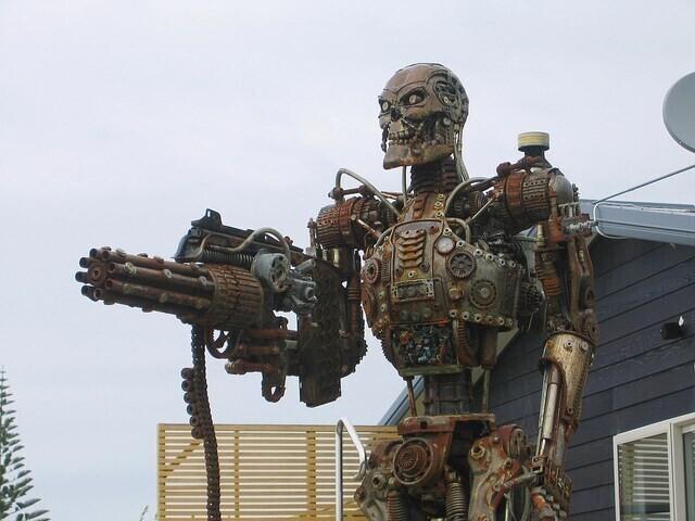 Elusuuruses Terminaatori skulptuur Uus-Meremaal.