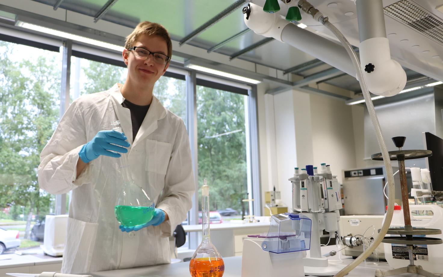 Keemiaõpe viis Rudolf Aro aastaks Lyoni ülikooli tööstuspraktikale.