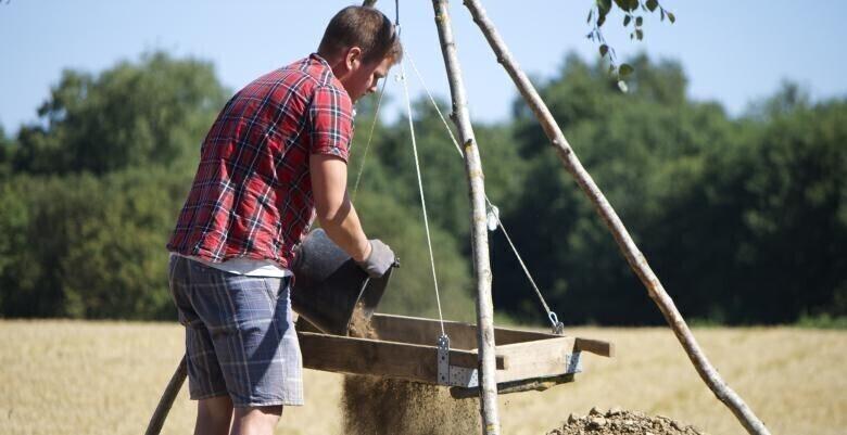 Väljakaevamistööd leiukohas.