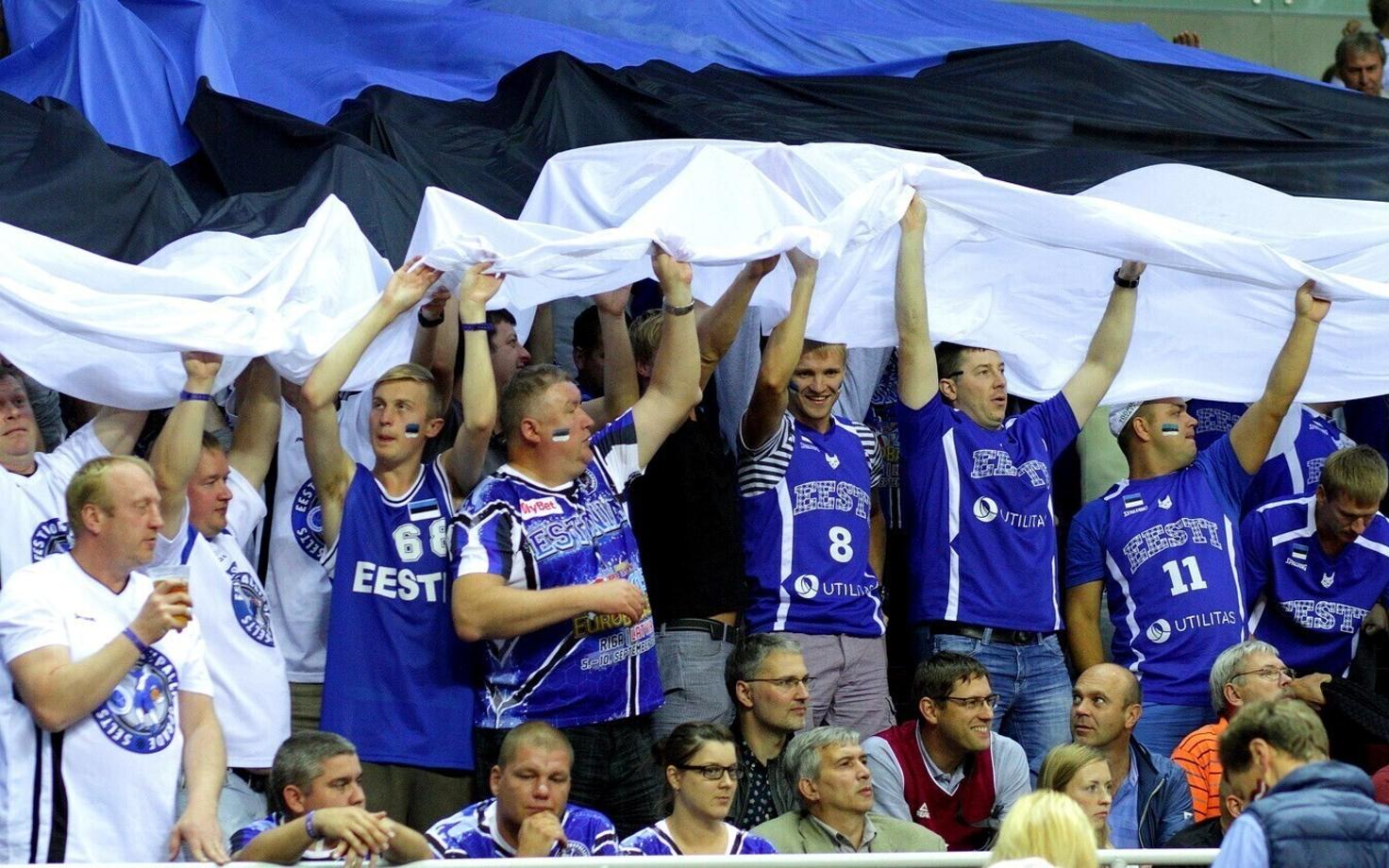 Болельщики сборной Эстонии по баскетболу.