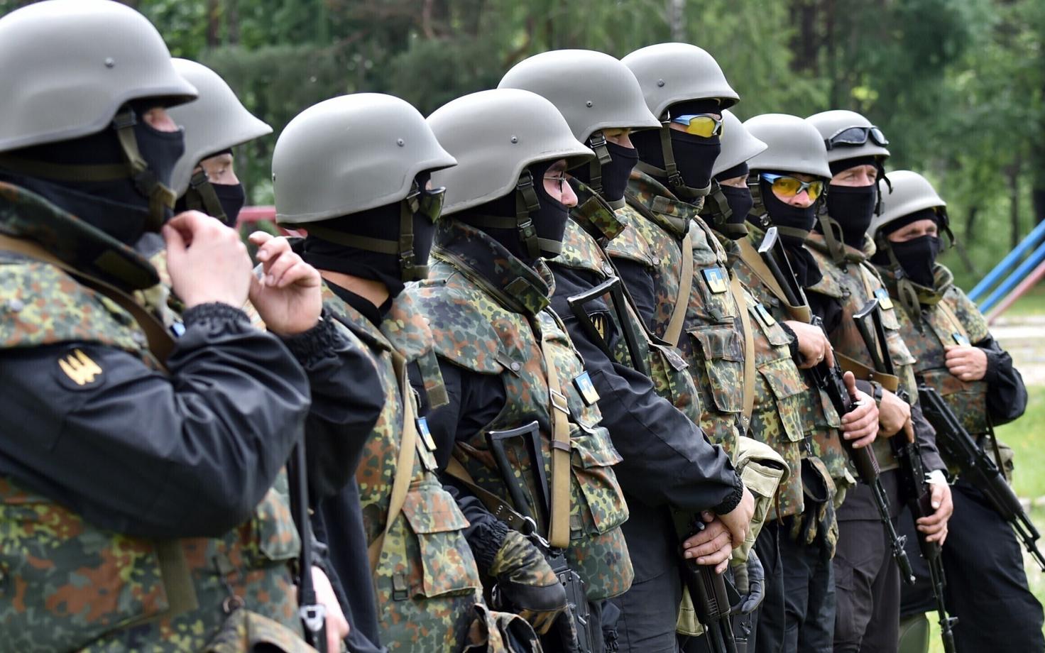 Украинские военные добровольцы.