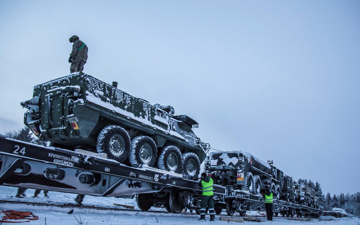 Прибытие военной техники в Тапа.