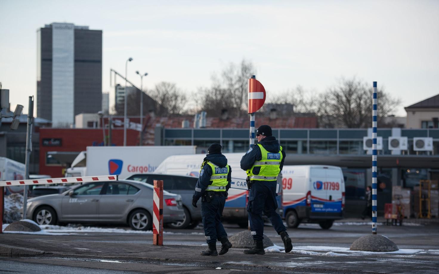 Вооруженные автоматами полицейские появились во вторник и в центре Таллинна.