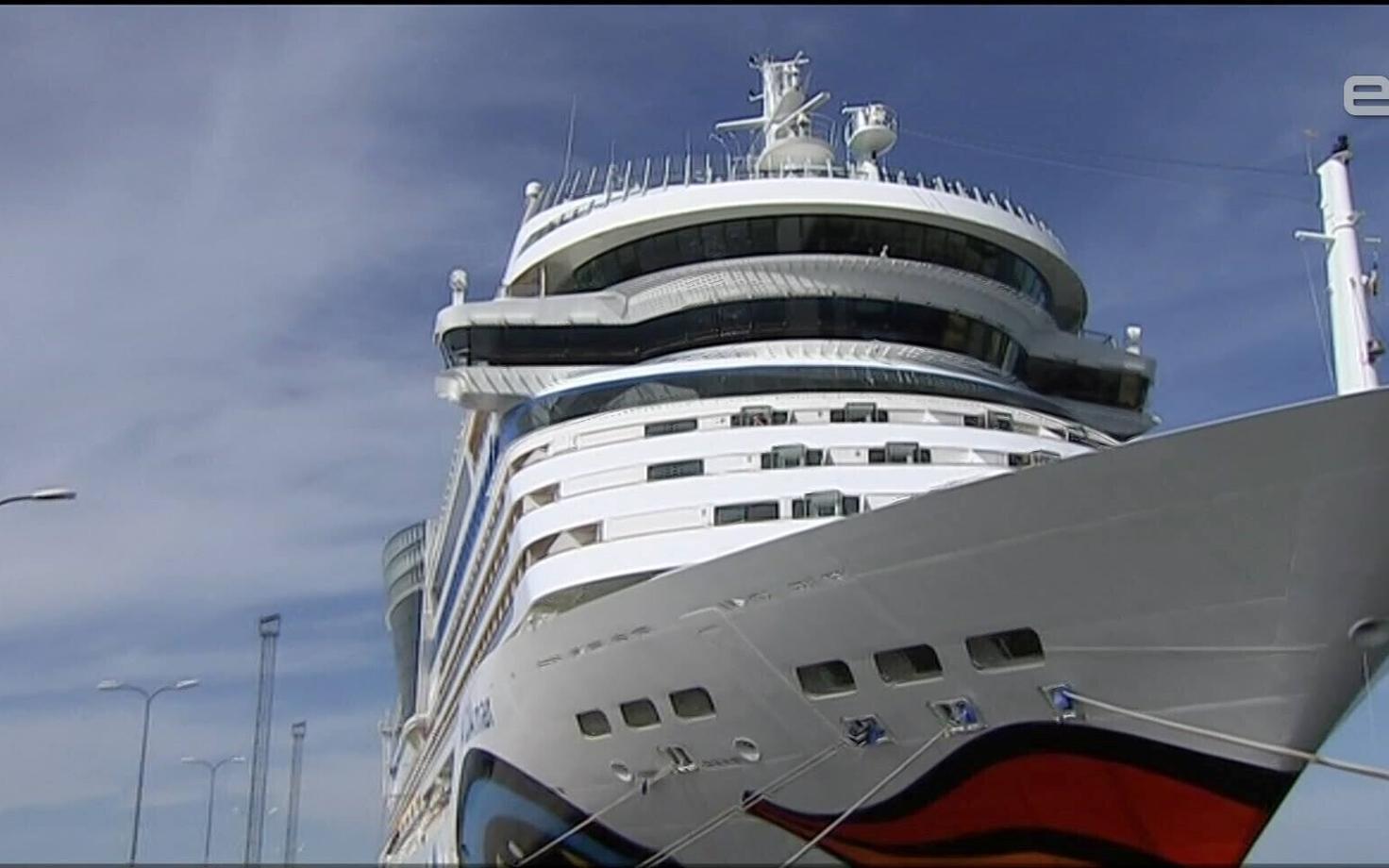 На судне AIDAmar в воскресенье прибыло 2200 туристов.