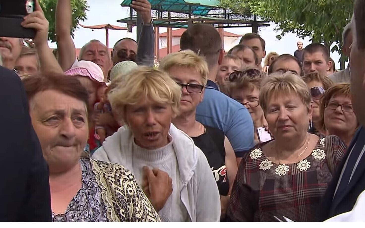 Peaminister Dmitri Medvedev kohtumas Feodossija pensionäridega.