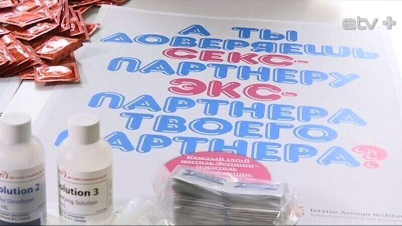 Регулярные проверки на ВИЧ особенно важны потому, что чем раньше у человека выявлен ВИЧ, тем проще обеспечить ему лечение.