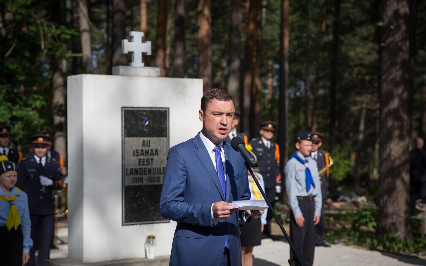 Prime Minister Taavi Rõivas (Reform) at a memorial for those fallen in the War of Independence in Võru, Jun. 23, 2016