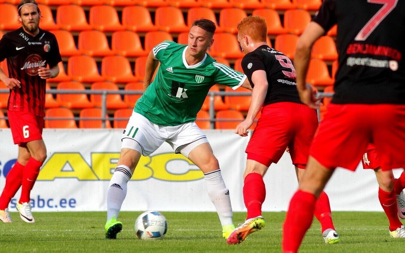 Антон Миранчук (в центре) после успешного сезона в