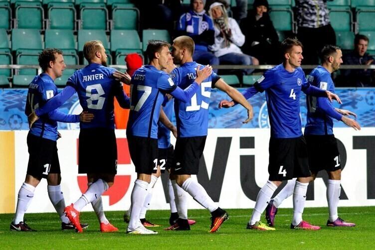 Футболисты сборной Эстонии готовятся к трудной игре.