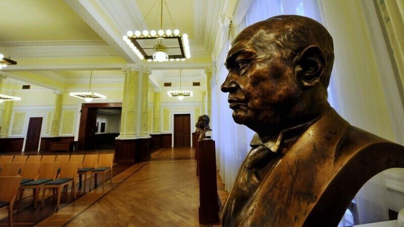 Бюст Константина Пятса в Банке Эстонии.