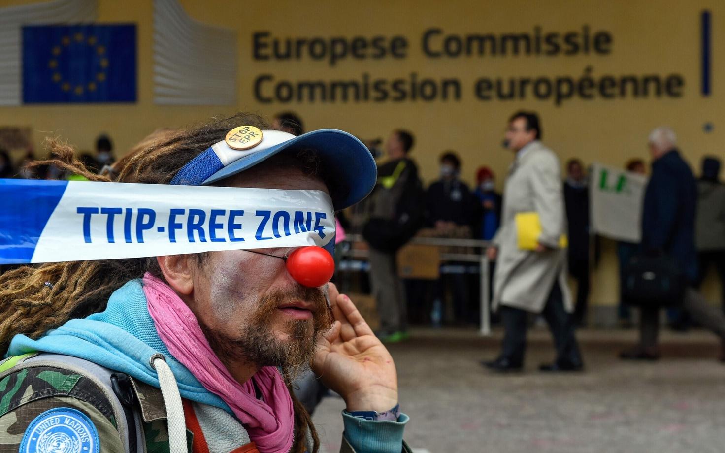 TTIP-vastane meeleavaldus Brüsselis Euroopa Komisjoni peakorteri ees.