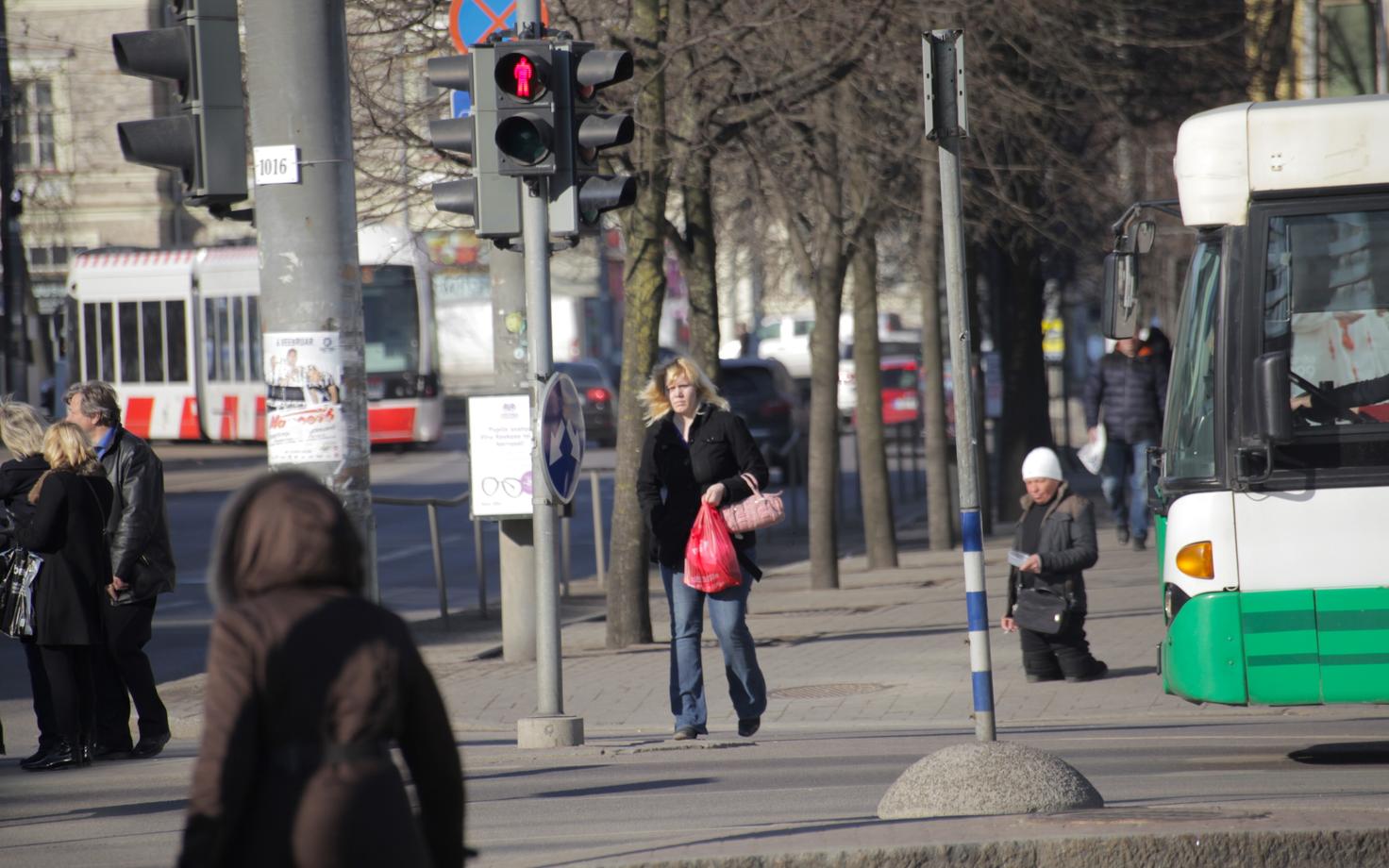 Eesti on OECD andmetel üks 25 riigist, mis on üks rikkamaid, kus vaesuse määr on üks suuremaid.
