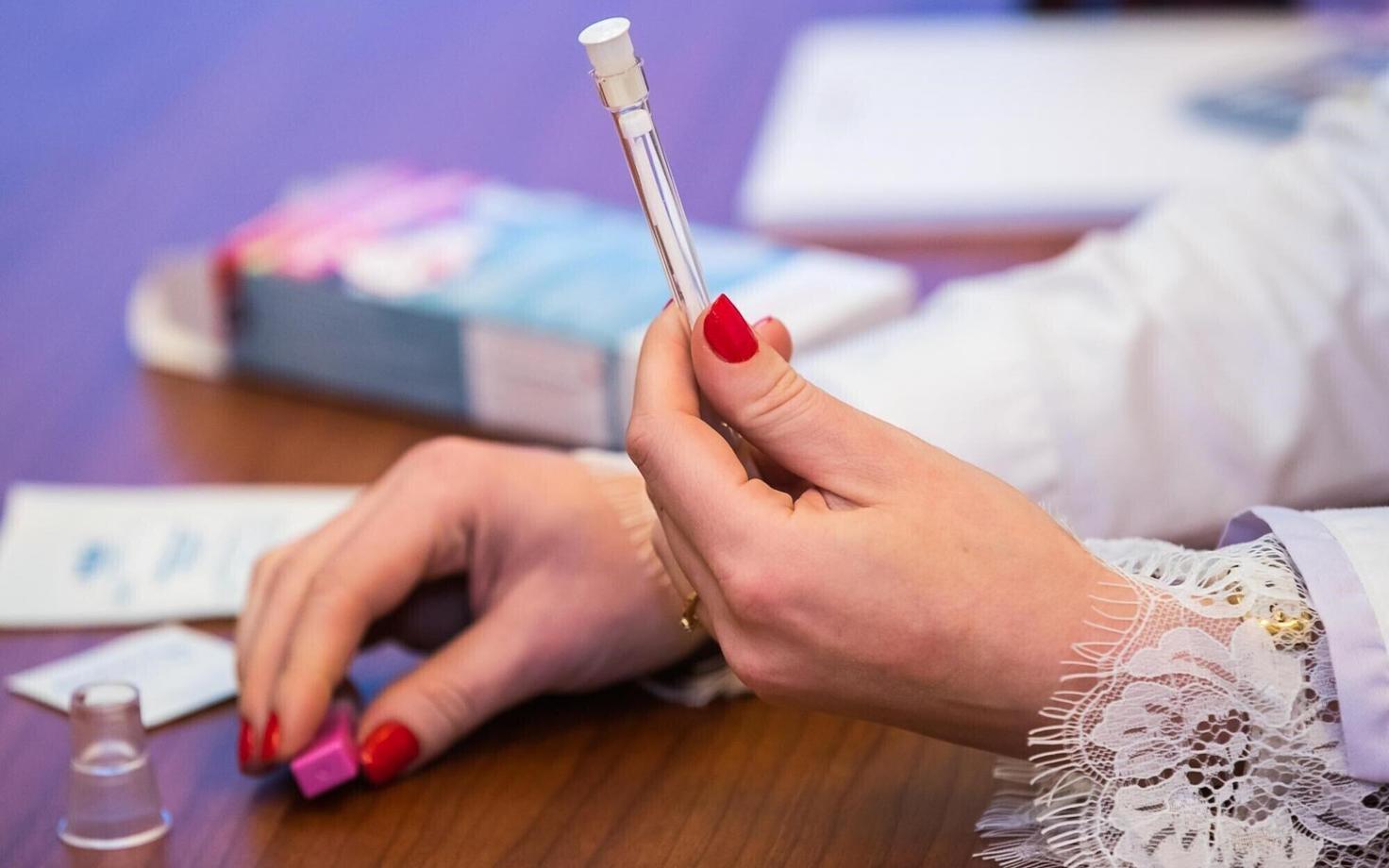 Экспресс-тест на ВИЧ. Иллюстративное фото.