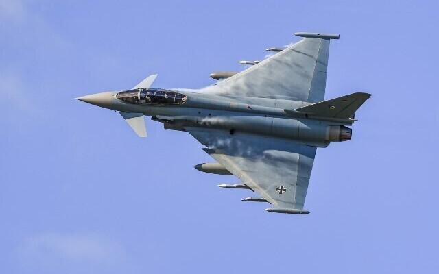 Saksa õhuväe hävituslennuk Eurofighter Typhoon.