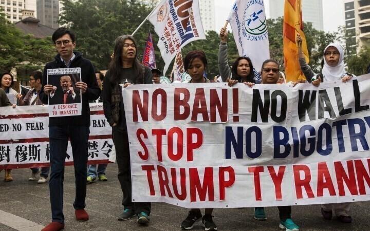 Протесты против миграционной политики Дональда Трампа проходят по всему миру.