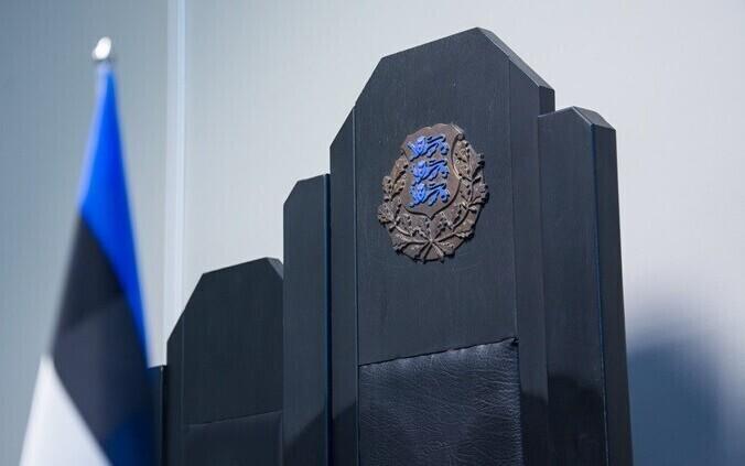 В зале суда.