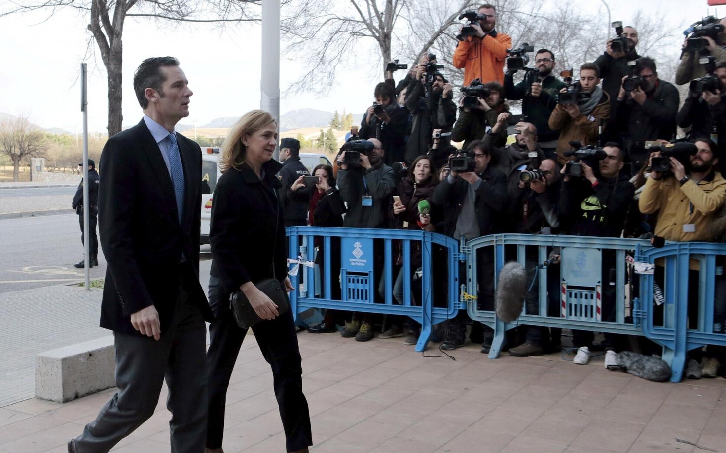 Hispaania printsess Cristina ja abikaasa Inaki Urdangarin möödunud aasta veebruaris kohtusse saabumas.