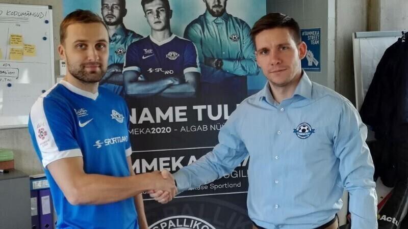 Эйно Пури (слева) стал футболистом