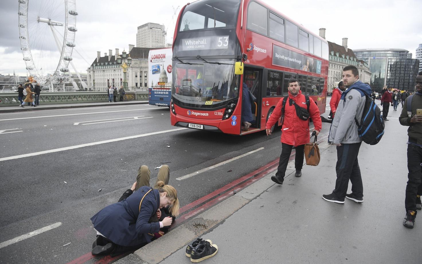 Вблизи здания парламента в Лондоне произошла серия нападений.