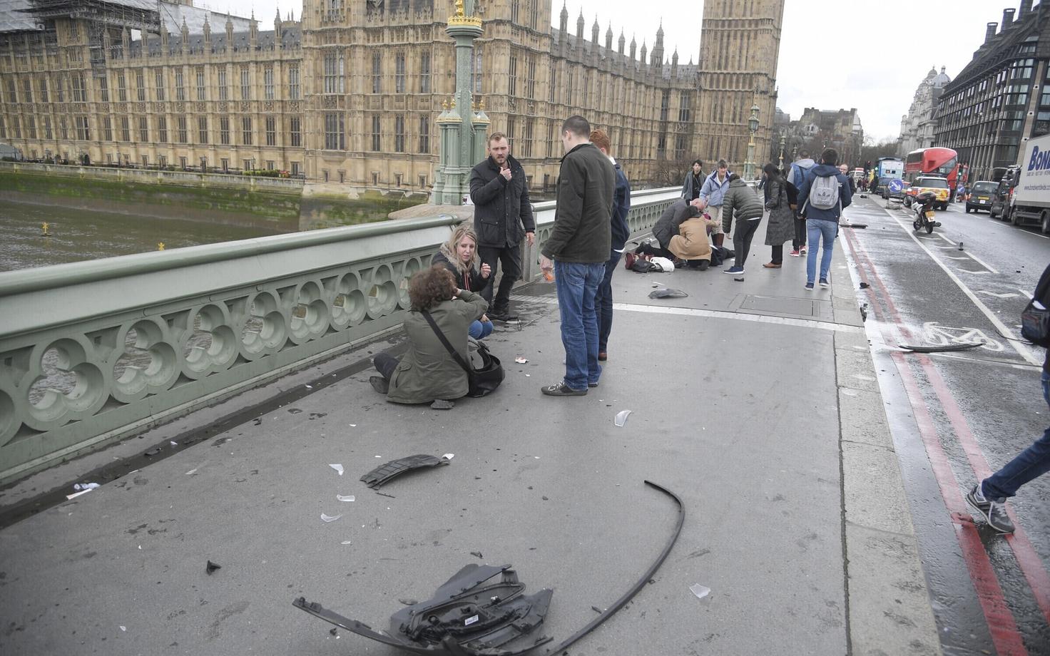 Место теракта у здания парламента в Лондоне.