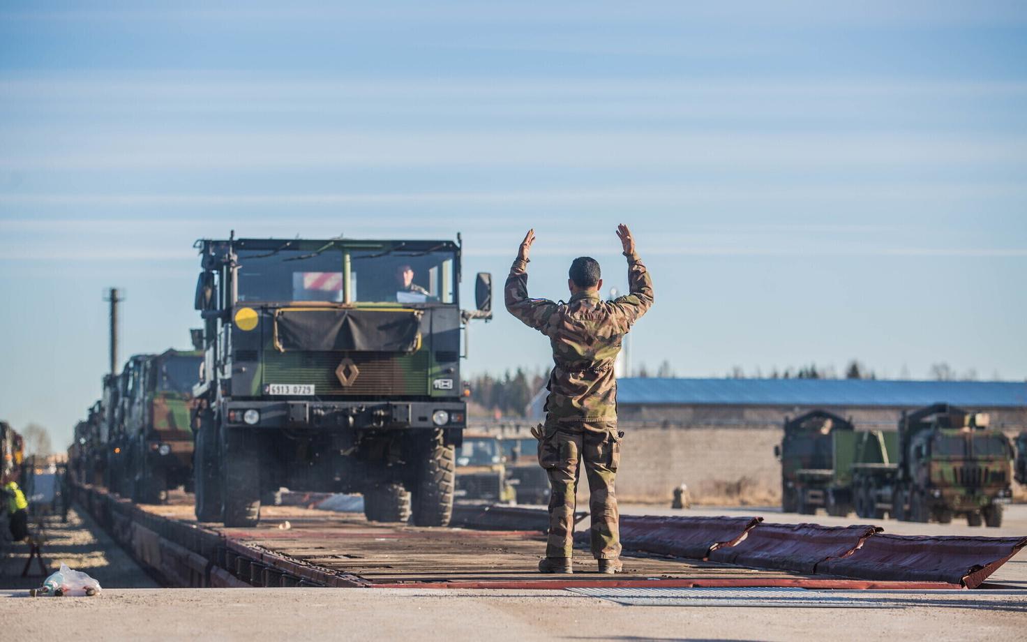 French tanks arrived in Tapa on Wednesday. March 29, 2017.